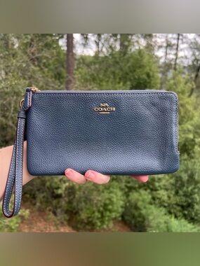 COACH Double Zip Wristlet Wallet & Phone Case Blue Pebbled Leather Gold Hardware